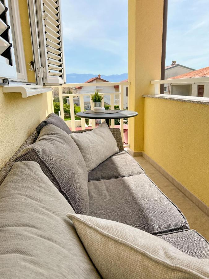 Apartment Baska Mit Poolarea - Krk, Kroatien Baška Exterior foto