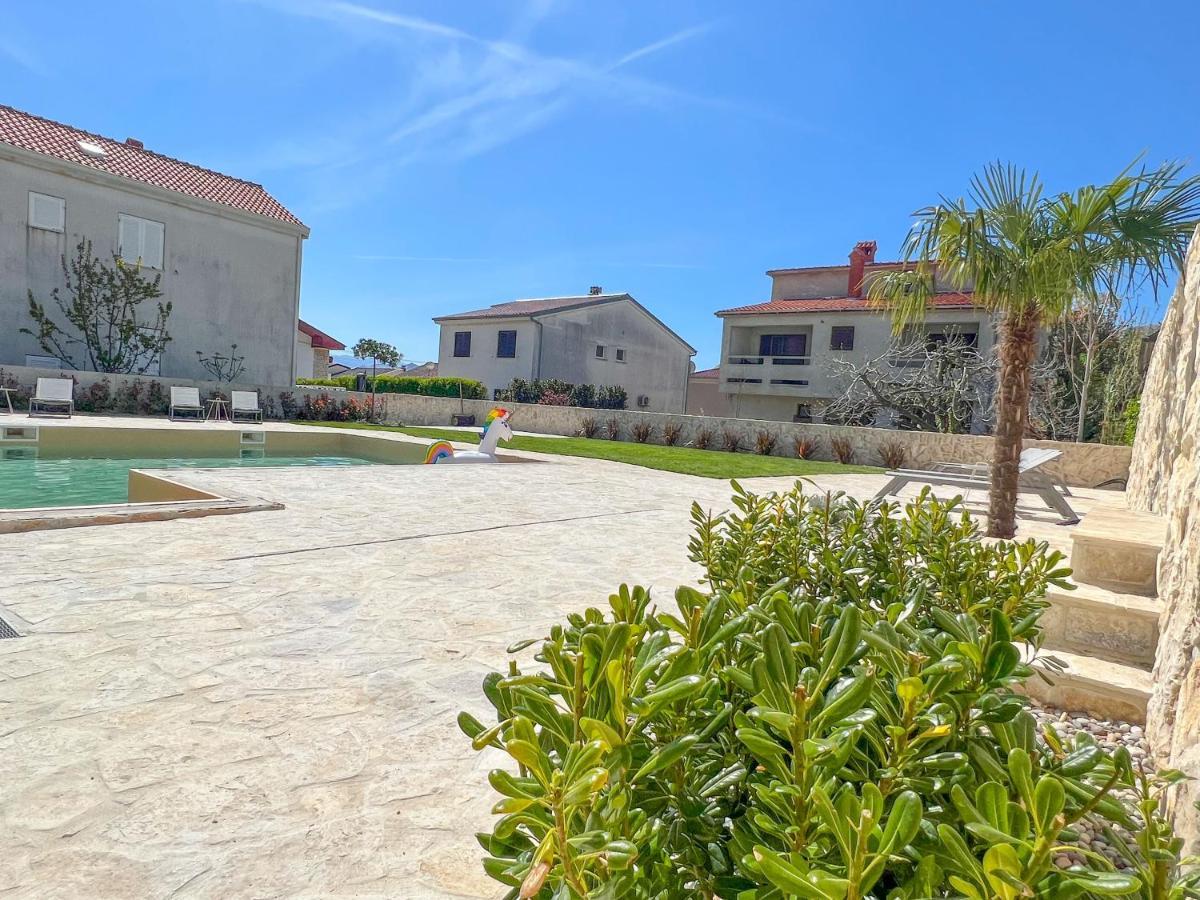 Apartment Baska Mit Poolarea - Krk, Kroatien Baška Exterior foto