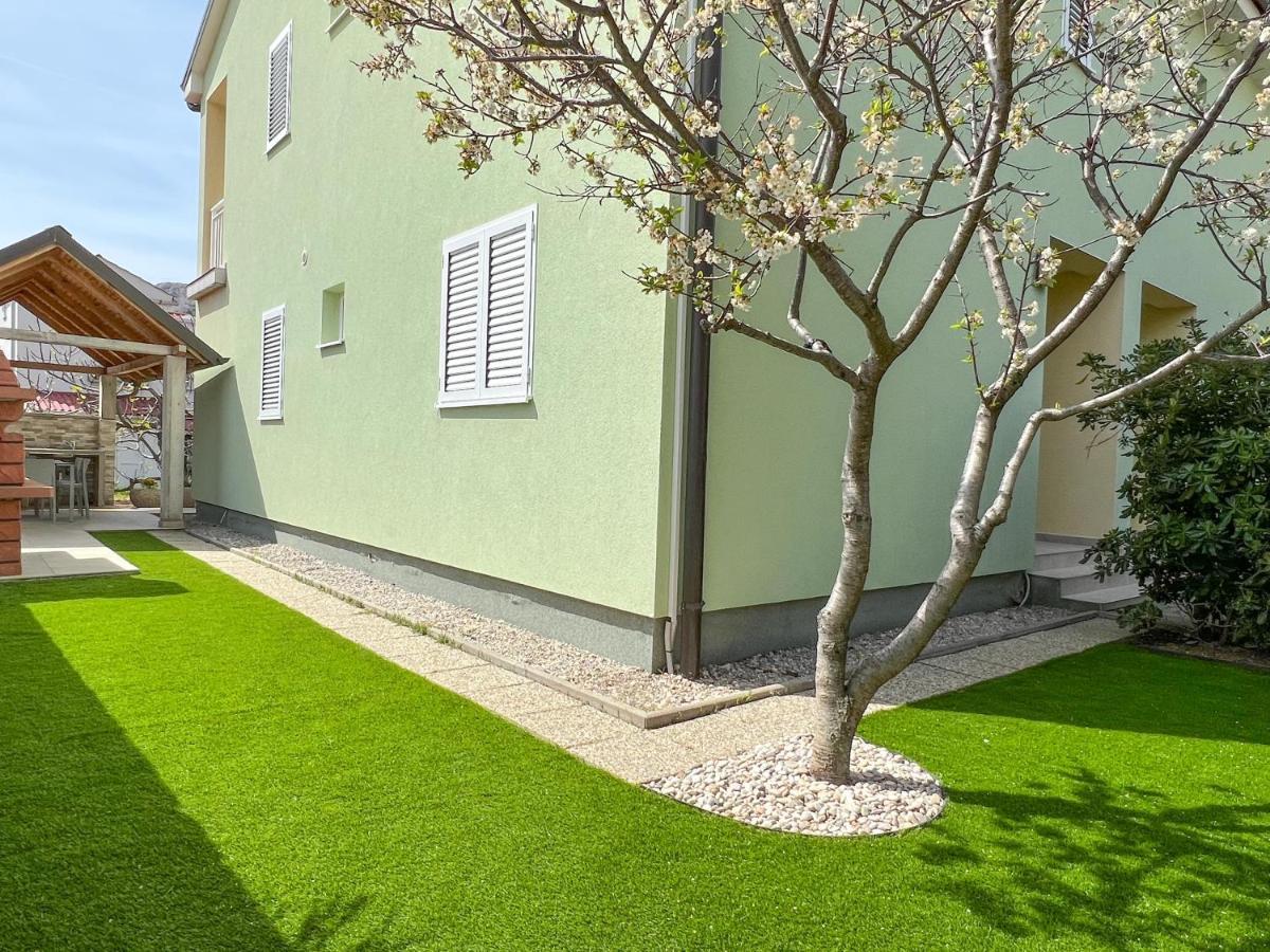 Apartment Baska Mit Poolarea - Krk, Kroatien Baška Exterior foto