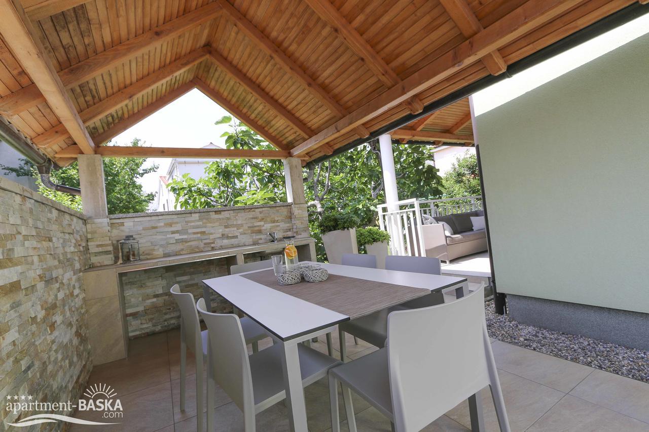 Apartment Baska Mit Poolarea - Krk, Kroatien Baška Exterior foto